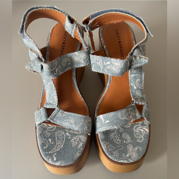 Lucky Brand Women Sz 7.5 Demmia Wood Wedge Platform Strappy Printed Denim Sandal - Picture 3 of 8